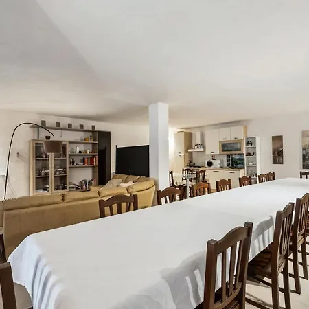 Welcoming In - 140 Sqm, Private Pool Apartment
